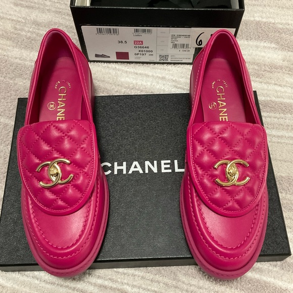 Chanel Lambskin Quilted CC Turnlock Loafers 39.5 Fuchsia - Picture 9 of 10